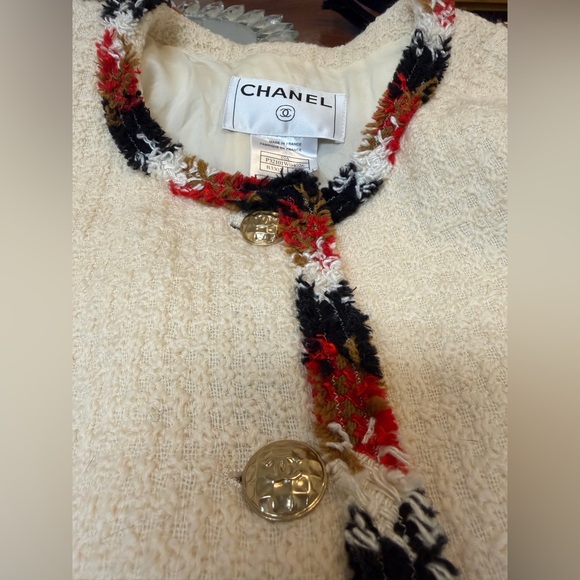 CHANEL Ivory Tweed Coat with Vibrant Trim - Picture 8 of 17